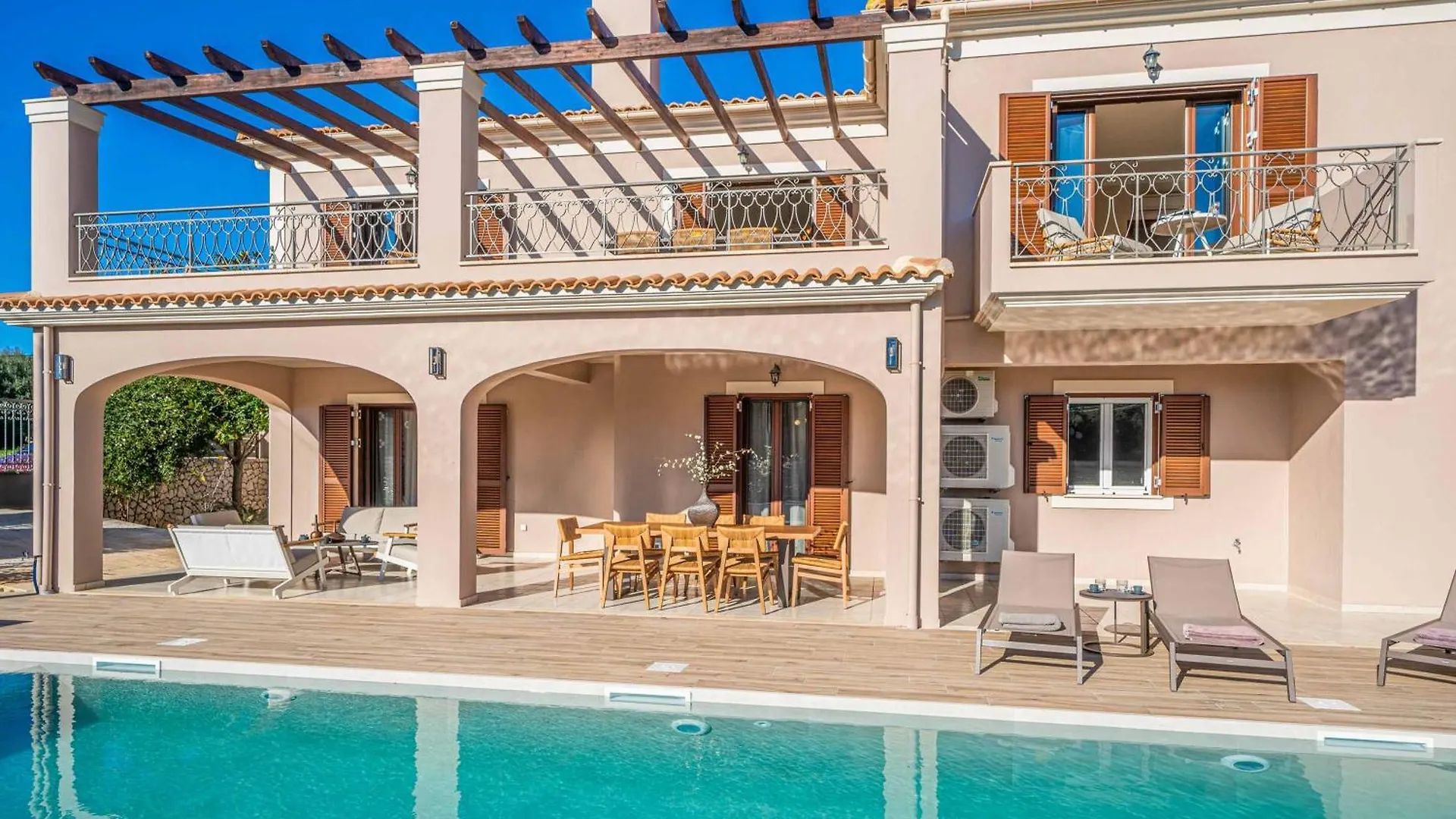 Classic Villa Atsoupades