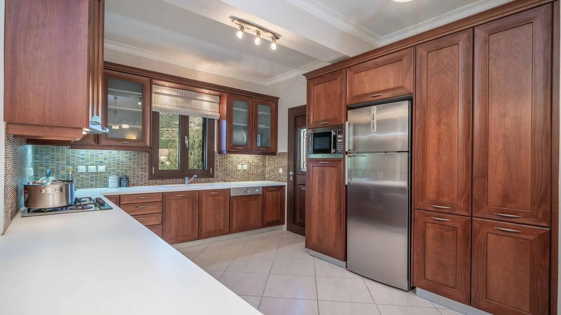 Classic Villa Atsoupades