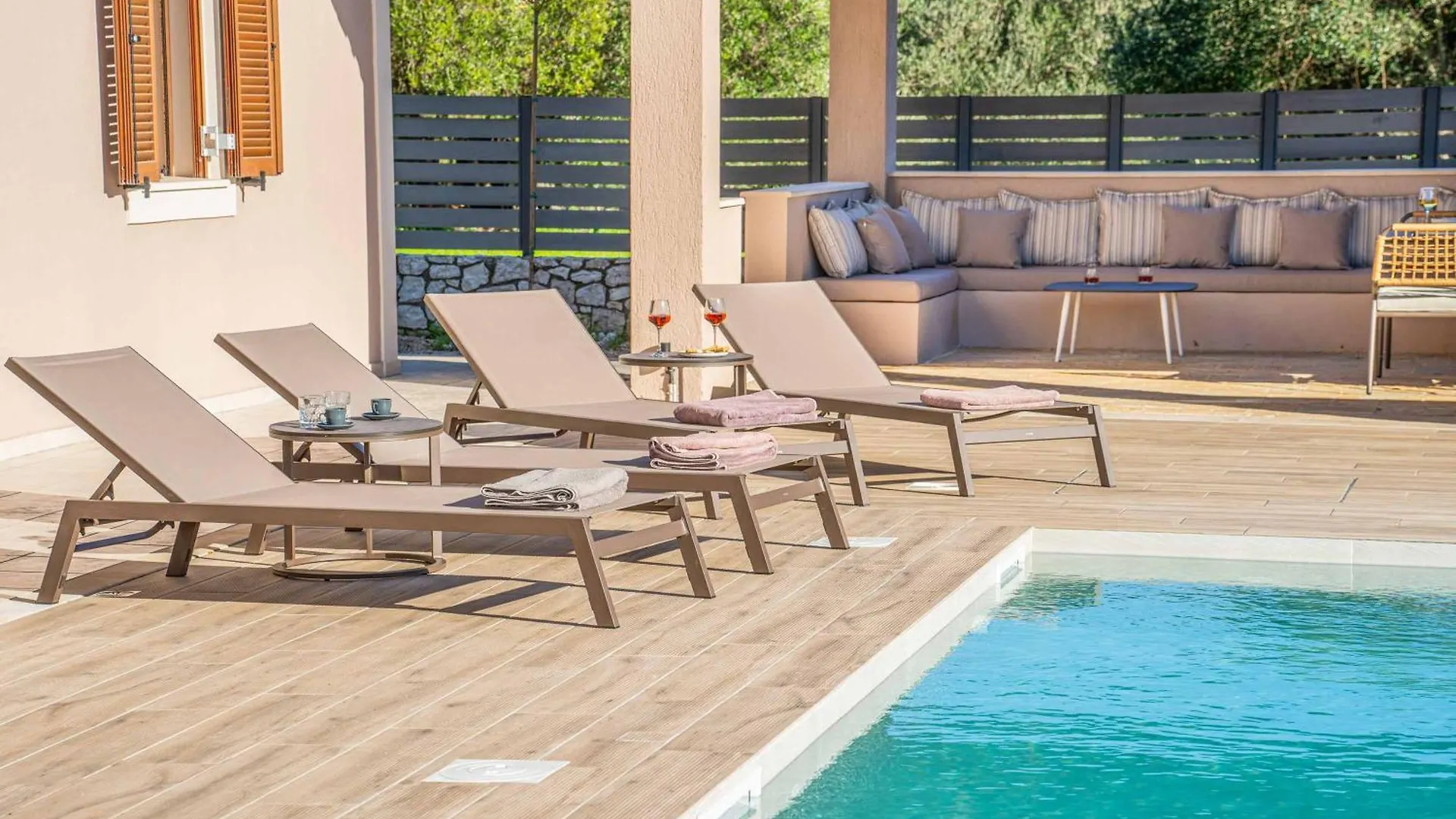 Classic Villa Atsoupades
